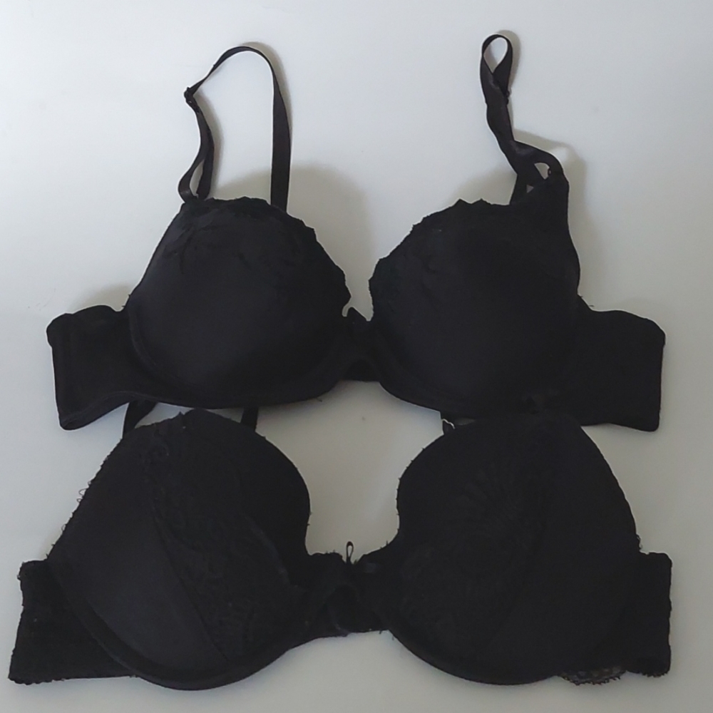 2 Gently worn padded BRAS SIZE 34B